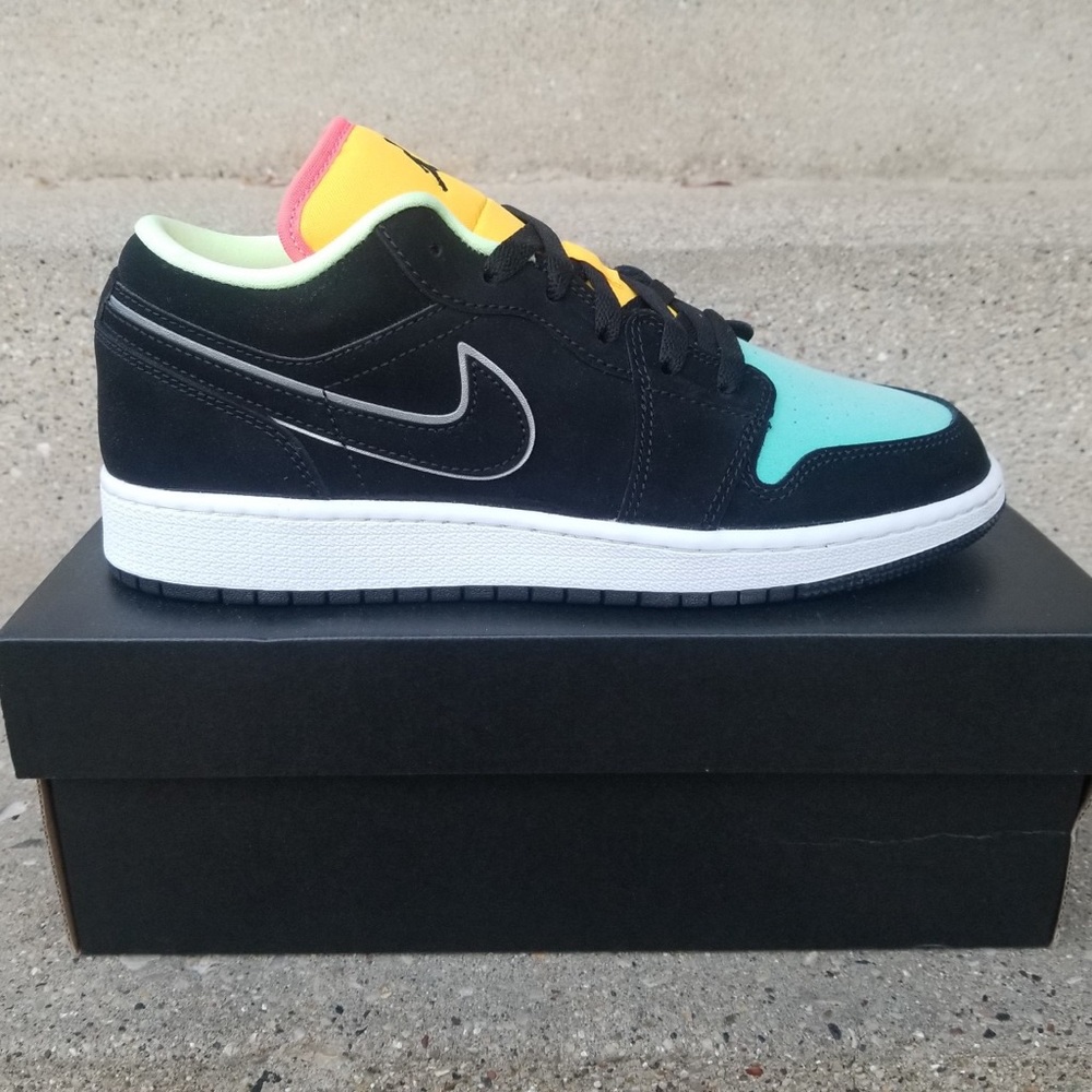 Nike Air Jordan 1 Low SE Black Aurora Green 6.5Y